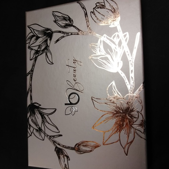 5/$25 NEW B Beauty from Belk Makeup Palette - Picture 2 of 3